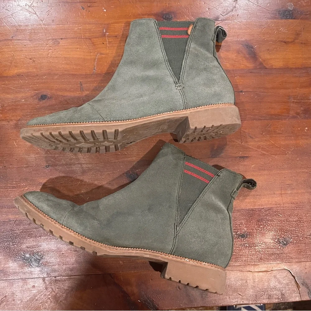 TOMS Olive Green Suede CLEO Pull On Chelsea Ankle Booties/Boots Sz 9.5 - Picture 2 of 14